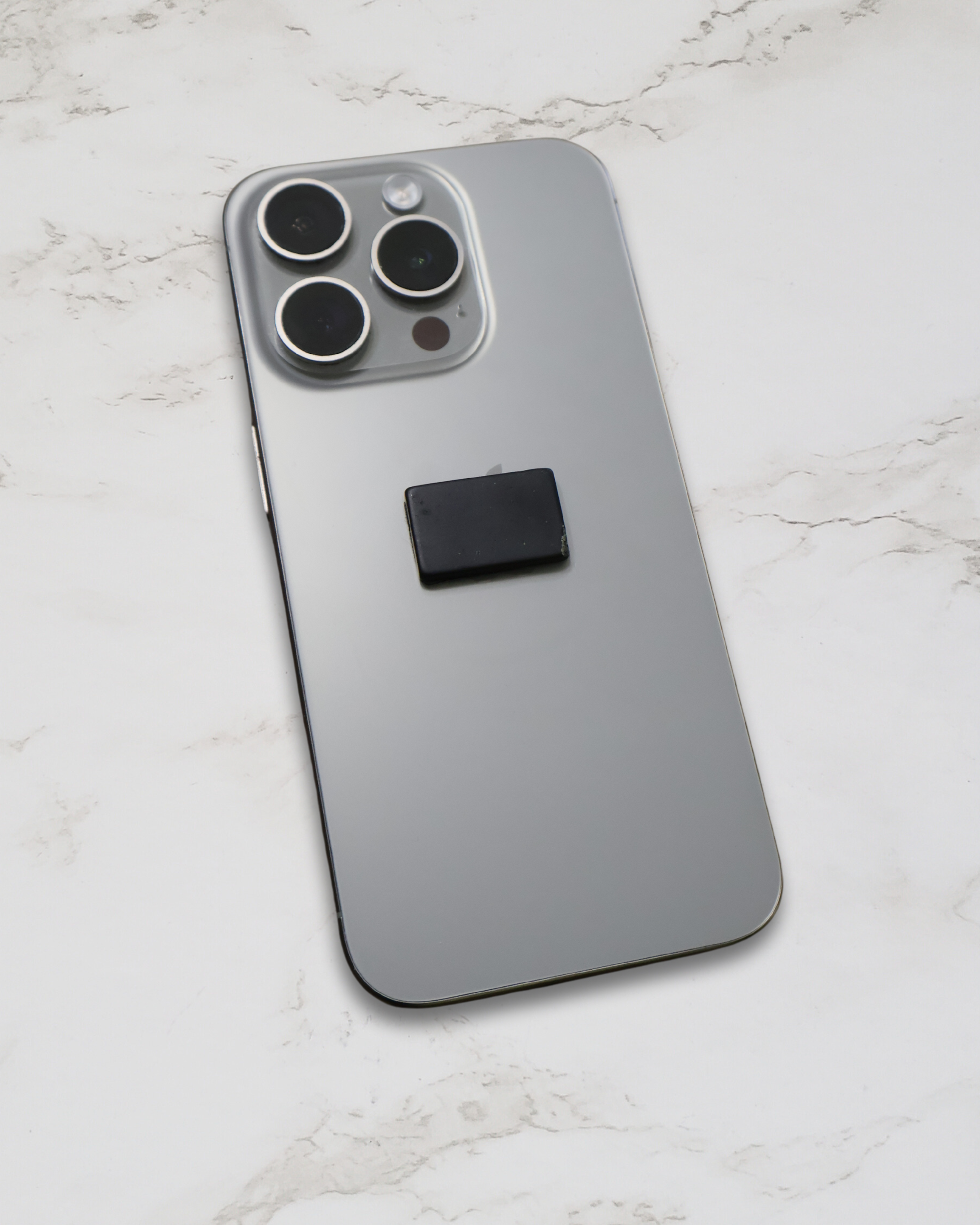 Parte superior de shungita semipulida