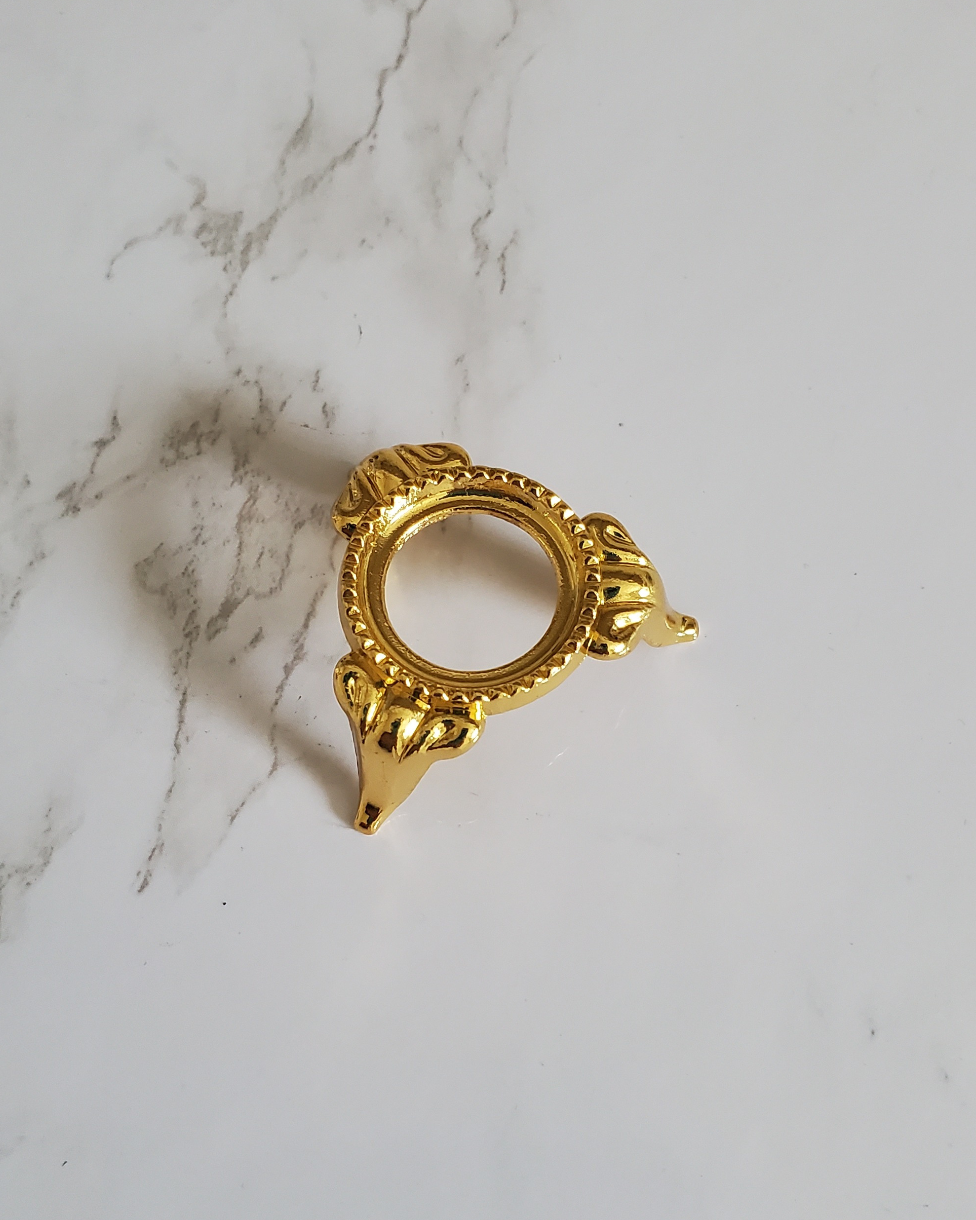 Natural Pain Relief and Protection from 5G and EMFs Small Decorative Stand to Hold Shungite Stones