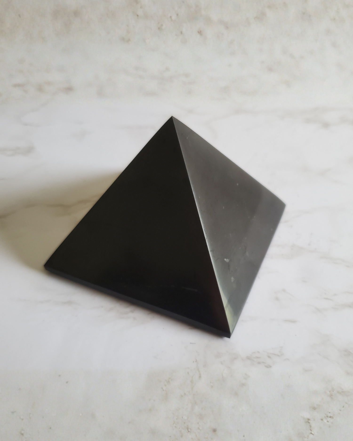 Pirámide de shungita